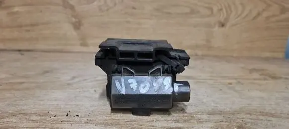 Volvo S70 V70 V70 XC Glow plug pre-heat relay 9162929