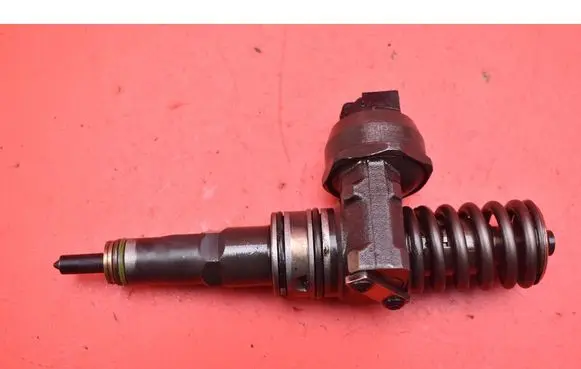 Volkswagen Golf IV Fuel injector 038130073AG