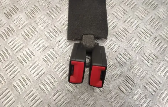 Audi TT TTS Mk2 Middle seatbelt buckle (rear) 8J8857739