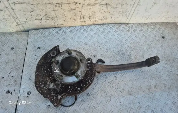Chrysler 300 - 300C Front wheel hub