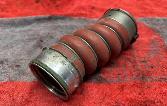 BMW X5 E70 Intercooler hose/pipe 7807987