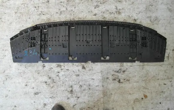 Audi Q3 8U Front bumper skid plate/under tray 8U0807233G