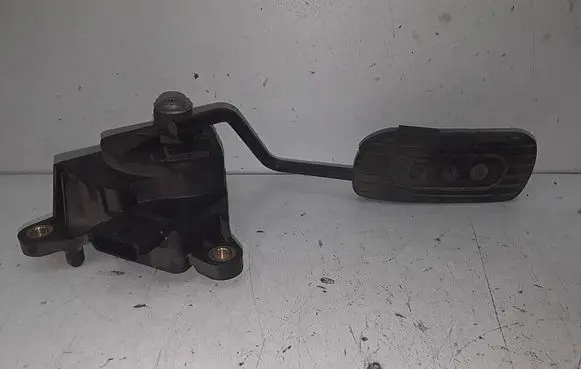 Nissan Note (E11) Accelerator throttle pedal 18002AX700 1937B
