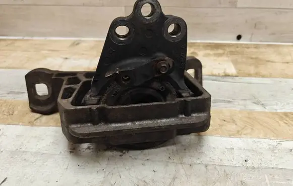 Ford Focus Engine mount bracket 130661542 CV616F012EB