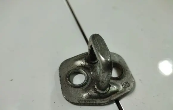 Renault Laguna II Front door lock loop/hook striker 