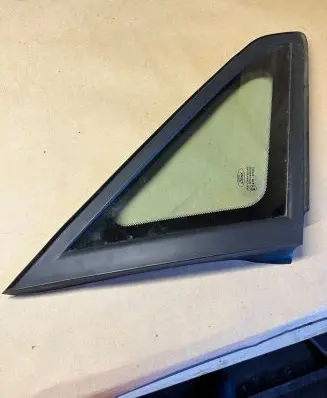 Ford Focus C-MAX Front door vent window glass four-door 43R001057 DOT27AS2M23100