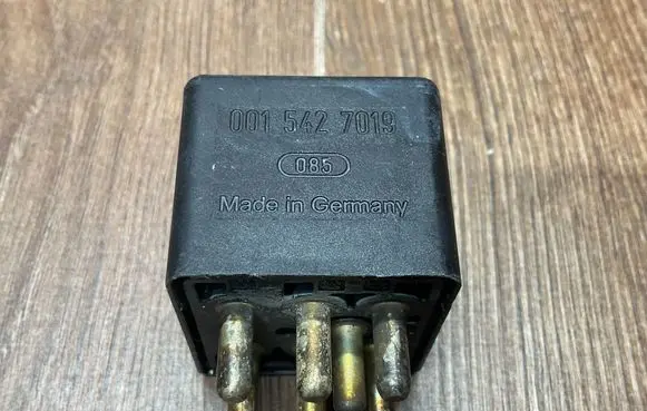Mercedes-Benz E W124 Other relay 0015427019