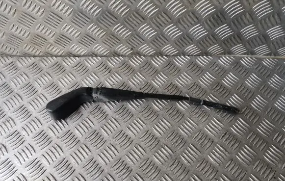 Rear wiper blade arm