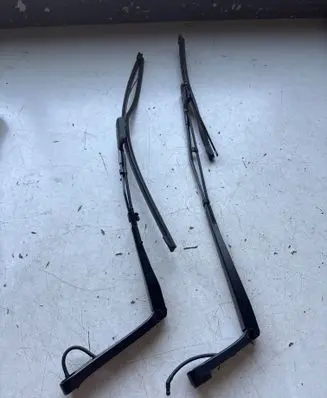 Opel Astra L Windshield/front glass wiper blade 9830976880