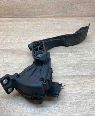 Volkswagen PASSAT B5 Accelerator throttle pedal 8D1721523F 6PV008376 WithPlug
