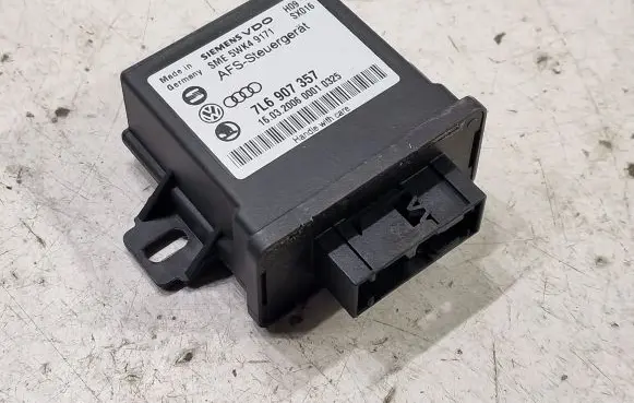 Volkswagen Touareg I Light module LCM 7L6907357