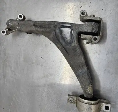 Volvo XC90 Front lower control arm/wishbone 31658893