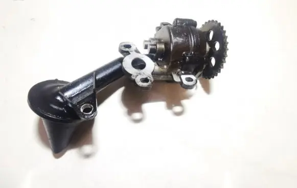 Ford Mondeo Mk III Oil pump 070905165 1s7q6600