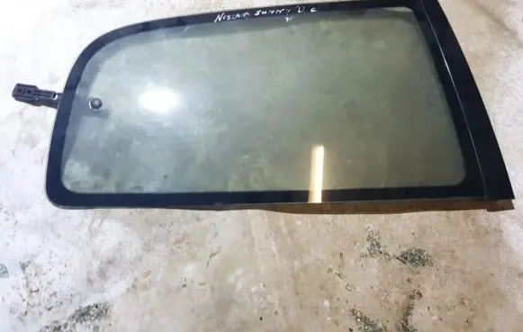 Nissan Sunny Rear side window