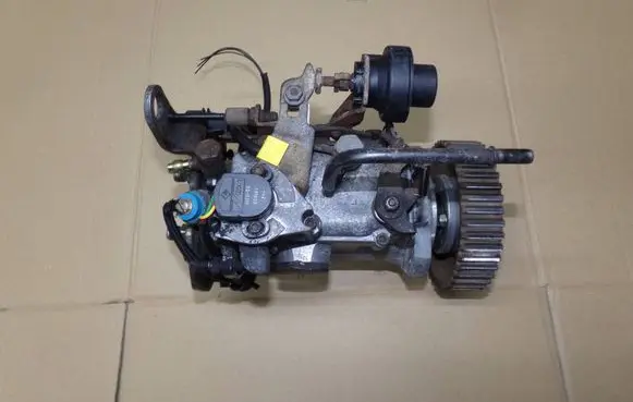 Citroen Berlingo Fuel injection high pressure pump R8448B391C