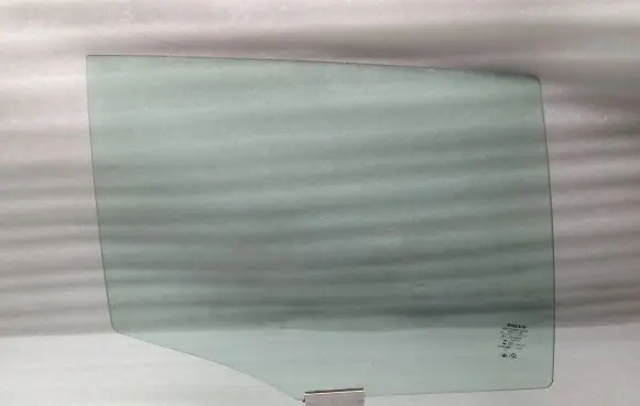 Volvo XC70 Front door window glass four-door 43R00043