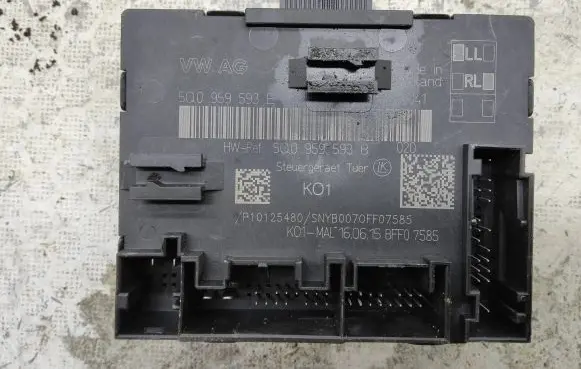Volkswagen Golf Sportsvan Door control unit/module 5Q0959593B 5Q0959593E