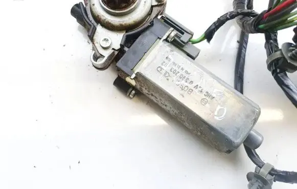 Mercedes-Benz E W211 Seat adjustment motor 0390203002 82041898-4