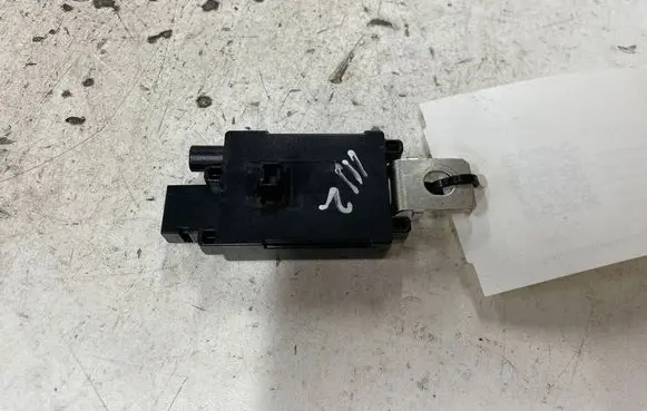 Peugeot 308 Aerial antenna amplifier 965984058000 41157818B 200021321