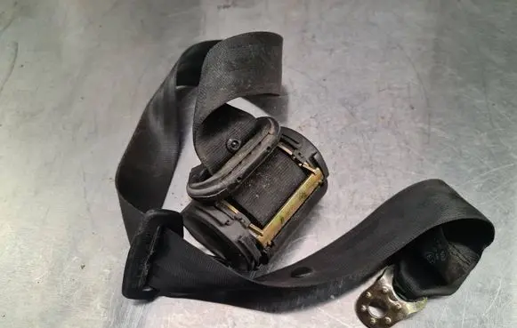 Audi A6 S6 C5 4B Middle seatbelt (rear) 4B9857807B 560363100