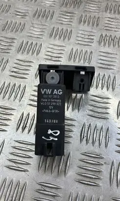 Volkswagen Caddy Glow plug pre-heat relay 038907281D