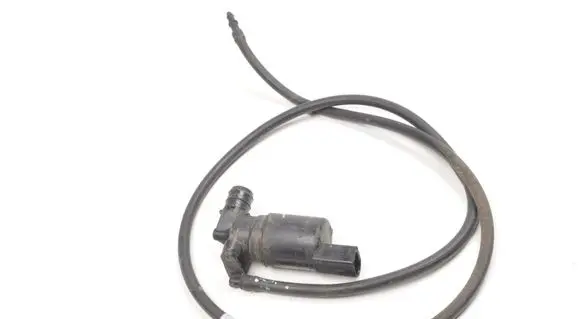 Volvo XC60 Windscreen/windshield washer pump 31457431