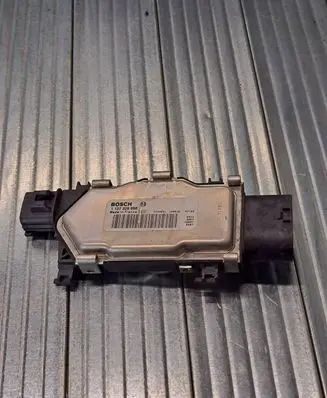 Mercedes-Benz B W246 W242 Fan control module 1137328656