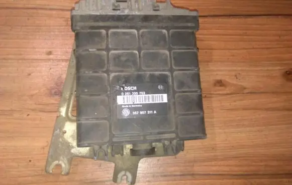Volkswagen PASSAT B3 Engine control unit/module 0261200752 357907311a