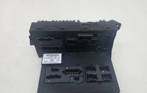 Mercedes-Benz E W211 Fuse module A2115457701
