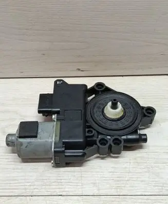 Hyundai i40 Front door window regulator motor 1137328925