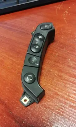 Steering wheel buttons/switches