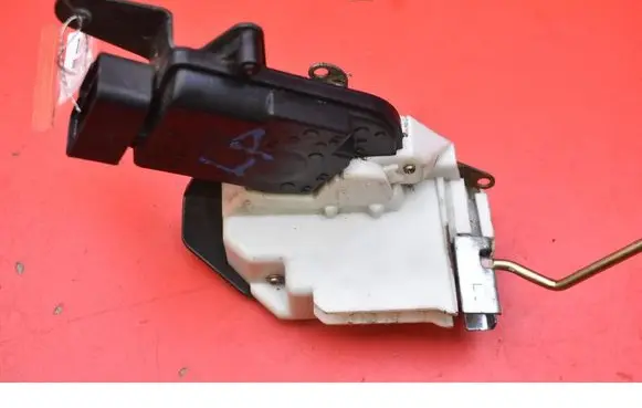 Opel Agila A Front door lock 
