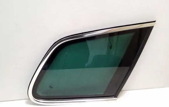 Volkswagen Touareg II Rear side window 7P6845298