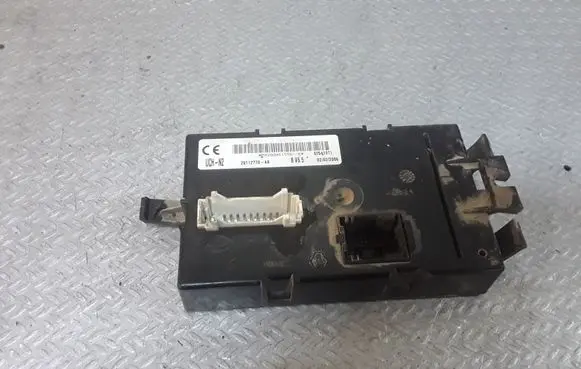 Opel Vivaro Comfort/convenience module 281127704A 8200461556