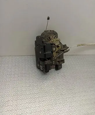 Audi TT Mk1 Front door lock 8N1837015