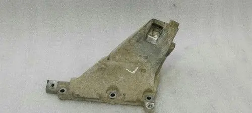 Mercedes-Benz CLS C219 Engine mounting bracket A2782234904