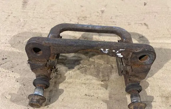 Nissan Qashqai Brake caliper pad carrier rear 