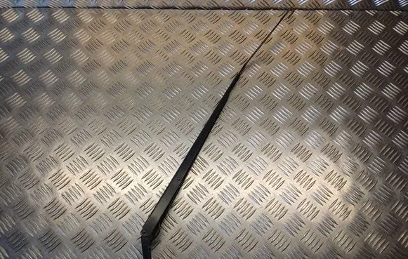 Front wiper blade arm