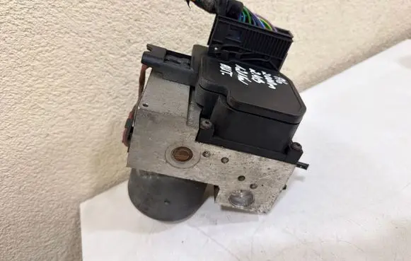 Audi A6 S6 C5 4B ABS Pump 8E0614111T