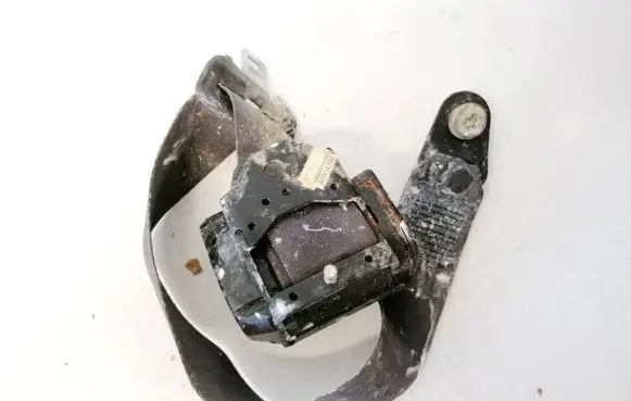Middle seatbelt (rear)