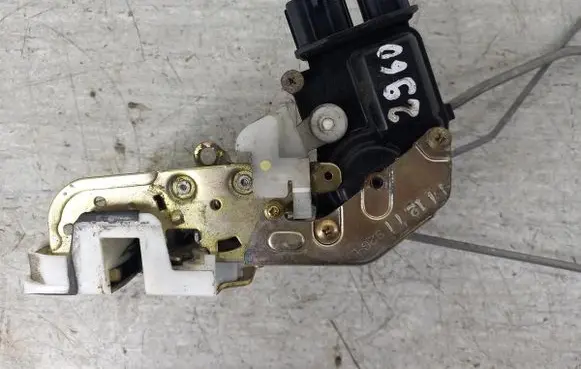 Honda HR-V Front door lock 