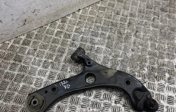 Toyota Prius (XW50) Front lower control arm/wishbone