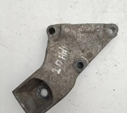 Engine mounting bracket