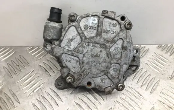 Volkswagen Tiguan Vacuum pump 03L145100