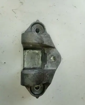 Nissan X-Trail T32 Engine mounting bracket