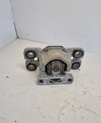 Volvo S60 Engine mount bracket 31316876