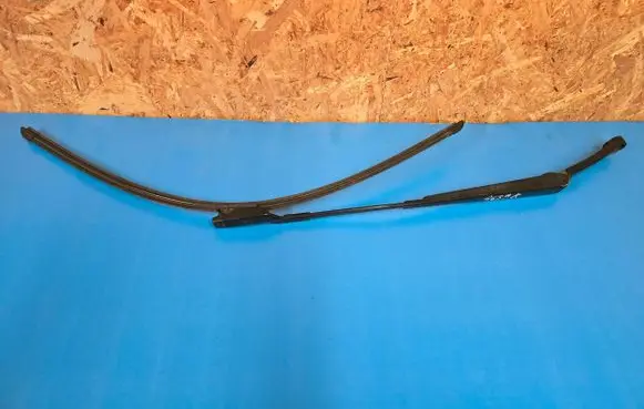 Opel Astra J Front wiper blade arm 13317343