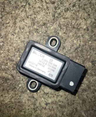 BMW 5 E39 ESP acceleration yaw rate sensor 34526753694 0012718 0265005248