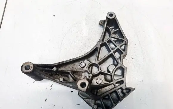 Volkswagen Tiguan Engine mounting bracket 03L199207