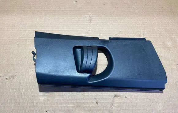Volkswagen Touareg II Seat belt trim 106272